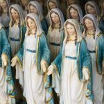 Des statuettes de vierge