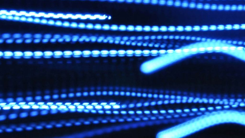 Des lignes de lumière bleue