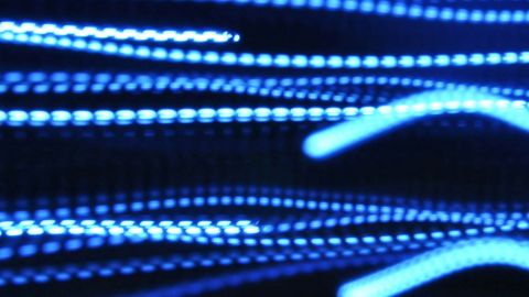 Électricité : « Nous ne sommes qu'au début de l'aventure de la maîtrise et du pilotage de nos consommations » Des lignes de lumière bleue