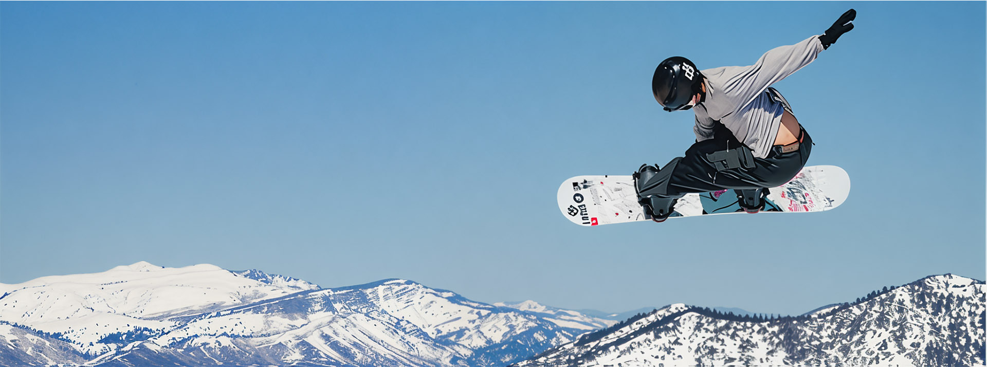 Powder Mountain : ici, l’ex-PDG de Netflix vend la poudreuse en accès premium - L'ADN Un snowboarder sur le domaine de Reed Hastings dans l'Utah