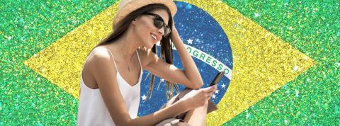 12-09-Whatsapp-shopping une bresilienne qui scrolle