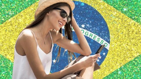 une bresilienne qui scrolle