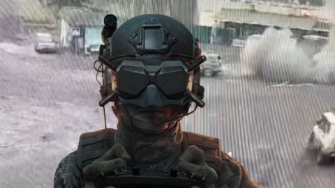 Un soldat avec un masque pour drone FPV tet derrière lui de la fumée