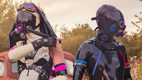 06-10-drone-obeissant des drones en latex