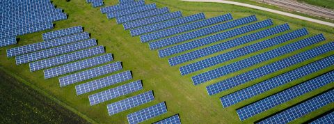 0L'investissement vert a un potentiel de développement très important Un champ de photovoltaïques