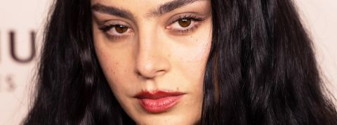 Quand Peter Thiel, le milliardaire de la tech, finance la scène pop néoréac Charli XCX