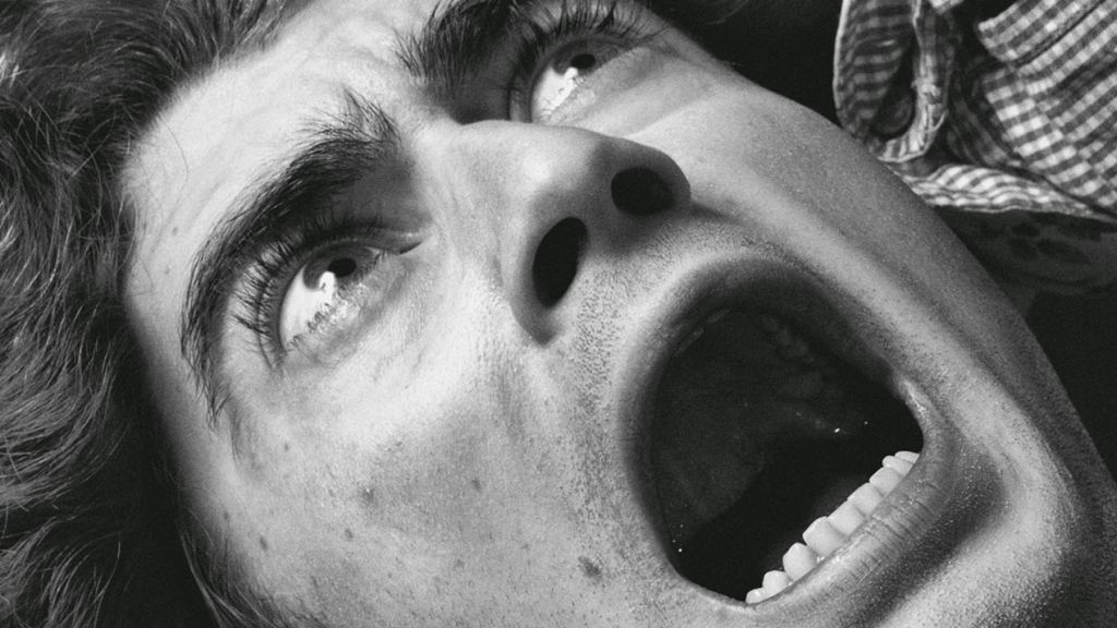 Un visage d'homme en panique