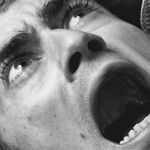 Un visage d'homme en panique