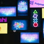 Des écrans de gaming et les logos Polymarket, Kalshi, Myriad
