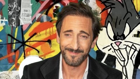 Adrien Brody devant une des ses œuvres