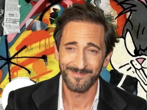 Adrien Brody devant une des ses œuvres