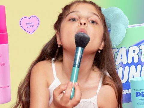 Une petite fille et des prodouits Barbie et Pippa Skincare