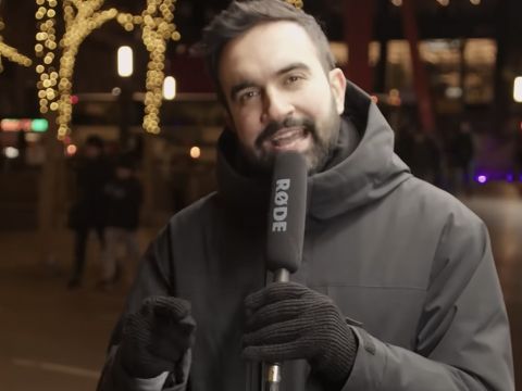 Zohran Mamdani avec son micro devant un truck hallal