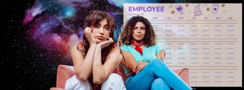 Du karma aux KPIs : la GenZ laisse tomber la loi de l’univers et compte ses échecs Deux filles de la Genz sur fond d'univers avec une time sheet - employees -