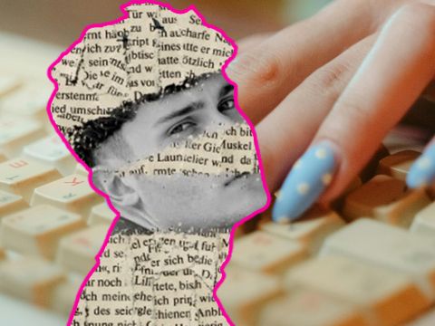 Silhouette collage d'un jeune homme et doigts de jeune fememe avec faux ongles bleu clair sur un clavier