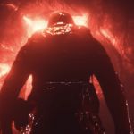 un homme de dos recouvert de sang