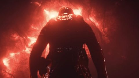 un homme de dos recouvert de sang