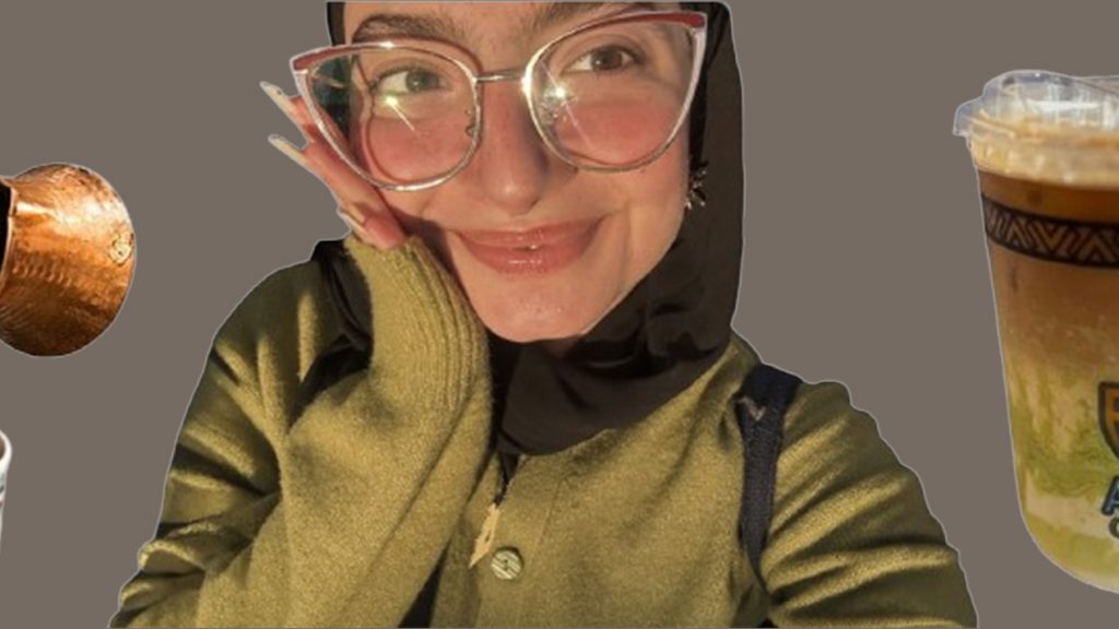 Une jeune femme voilée avec des cafés yéménites