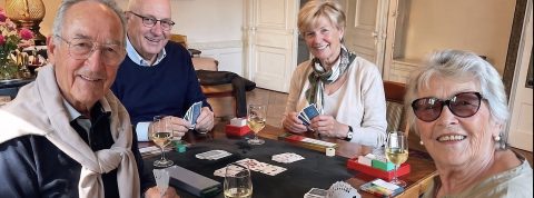 « Bernard et Chantal », r/dinosaure… Pourquoi aime-t-on parodier les boomers sur les réseaux ?