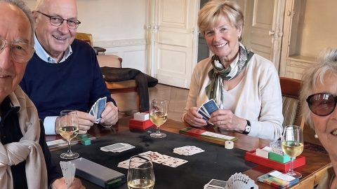 « Bernard et Chantal », r/dinosaure… Pourquoi aime-t-on parodier les boomers sur les réseaux ?