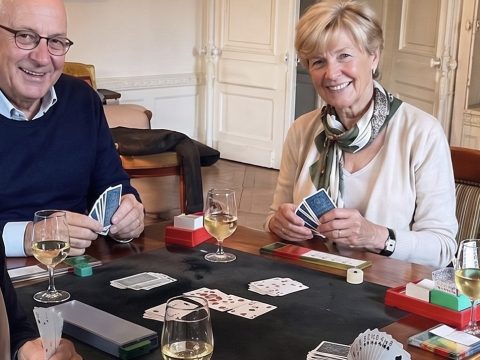 « Bernard et Chantal », r/dinosaure… Pourquoi aime-t-on parodier les boomers sur les réseaux ?