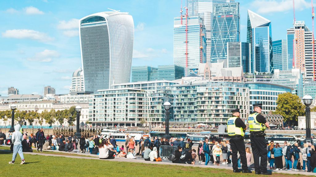 Vue londonienne d'un parc sur la City