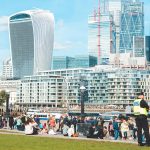 Vue londonienne d'un parc sur la City