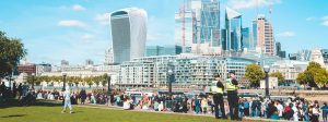 Vue londonienne d'un parc sur la City