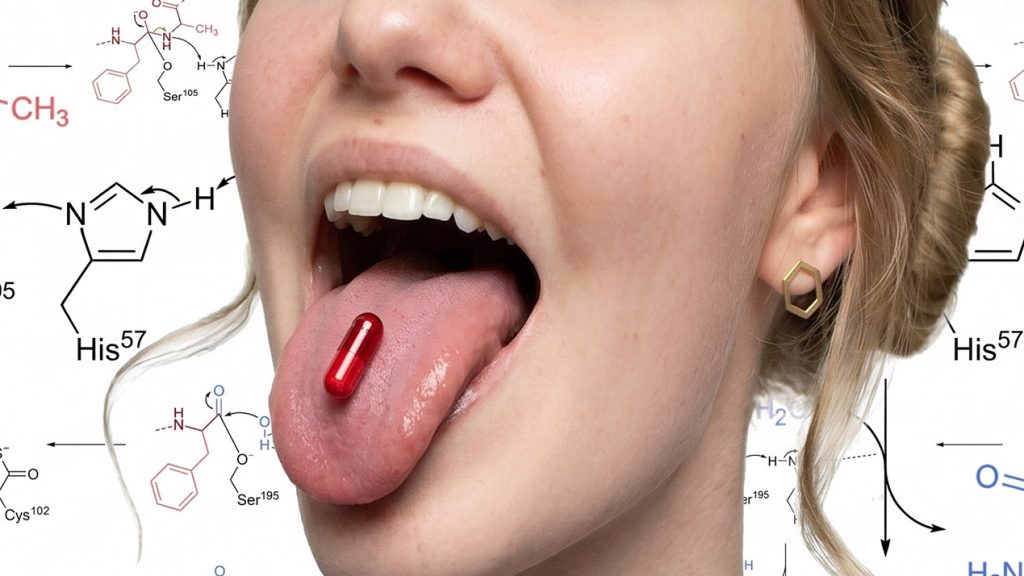 Gros plan sur une bouche de jeune femme avec une gélule rouge sur la langue