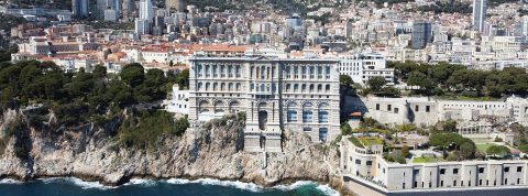 Villes sanctuaires, laboratoires sociaux : et si la commune était notre dernier rempart démocratique ? Vue depuis la mer sur le palais de Monaco