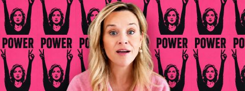 L'IA, le nouveau gospel du girl power qui passe mal Reese Witherspoon devant un fond rose - girl power -