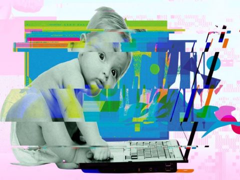 enfant en train de taper un message