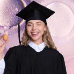 Jeune femme diplomée