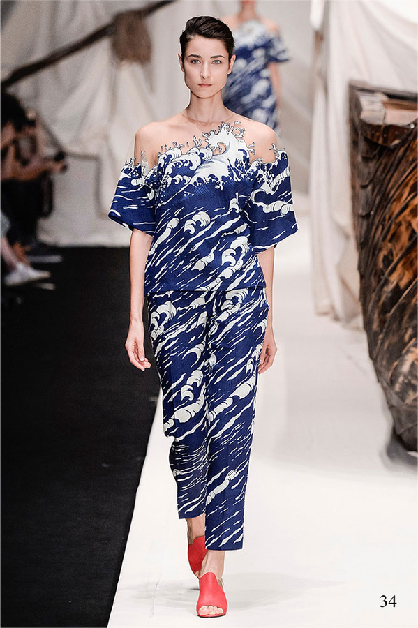 Alena Akhmadullina -Hokusai