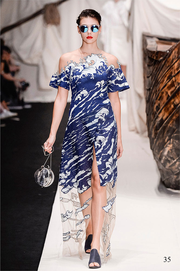 Alena Akhmadullina -Hokusai