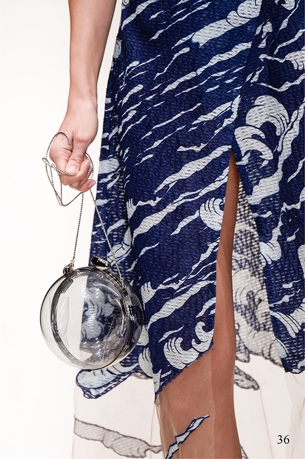 Alena Akhmadullina -Hokusai